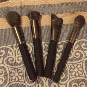 4 LARUCE BRUSHES. Brand new without tags